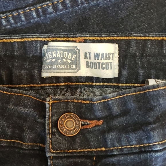 Signature by Levi Strauss at waist bootcut dark wash denim jeans Size 14 - Picture 3 of 8